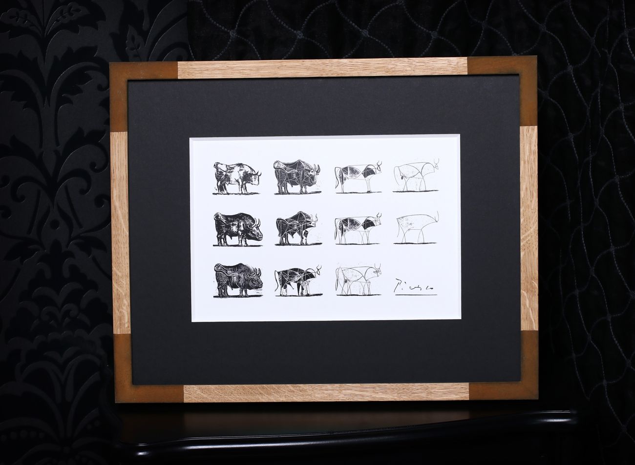 Luxusní rámování obrazu Býk Pabla Picassa do modelového dubového rámu s rohy z pravé rzi | © Frame-it.cz