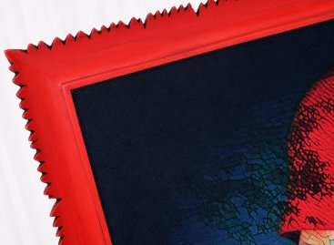 Luxusní červený rám s dekorem plamenů