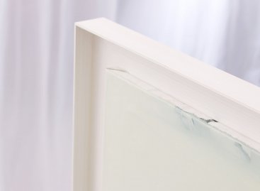 Plovoucí rám při rámování současného obrazu na plátně nezakrývá ani kousek malby