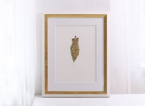 Zakázkové rámování obrazu Leny LM Aardse do italského rámu s hlubokou paspartou v elegantním interiéru