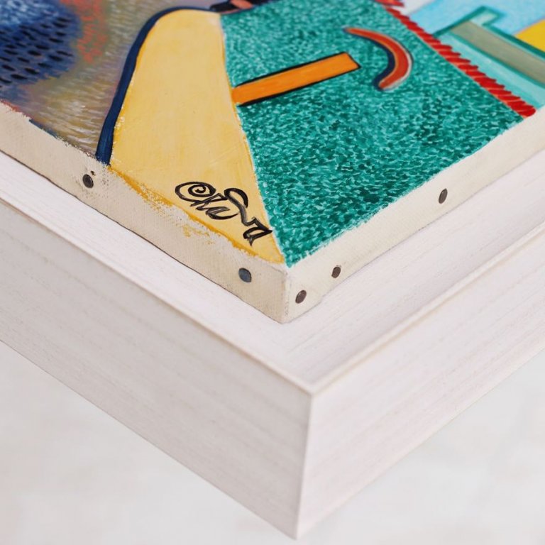 Roh barevného obrazu na plátně s motivem Prahy zarámovaný v kvalitním širokém bílém plovoucím rámu