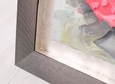 Zakázkový podklad z bílého zlata ladí s obrazem Michaela Rittsteina i s neobvyklým rámem