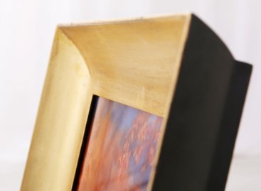 Luxusní modelový rám ve zlatém provedení na obraze Jana Zrzavého