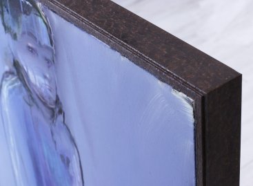 Industriální plovoucí rám má vzhled staré litiny