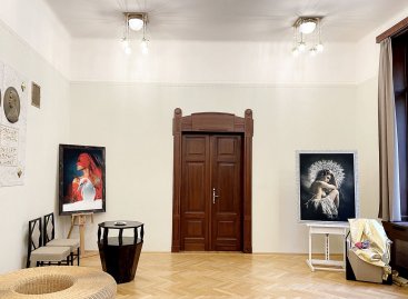 Zarámované obrazy Romana Řeháka na výstavě Photo Art 2022 v Obecním domě v Praze