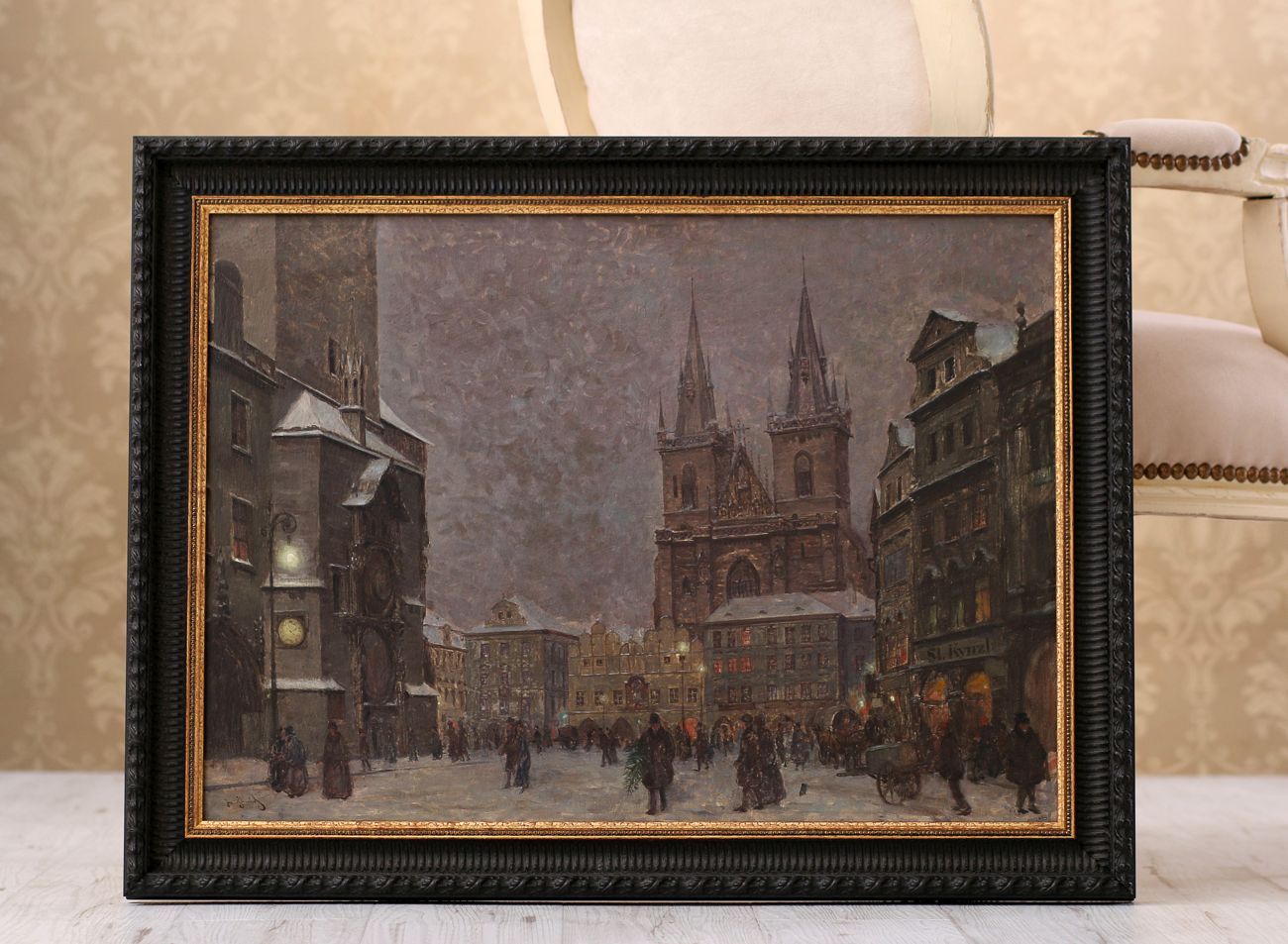 Tradičně zarámovaný obraz staré Prahy do černo – zlatého ornamentálního rámu | © Frameit.cz