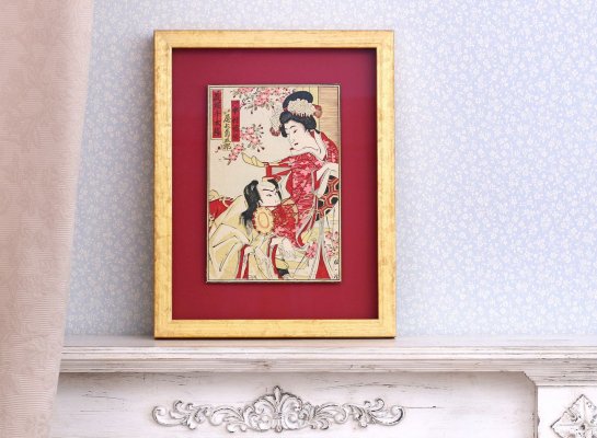 Japonský obraz na papíře zarámovaný v úzkém zlatém rámu a s červenou paspartou