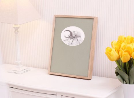 Rámování obrazu se zelenou paspartou s oválným výřezem a přírodním rámem