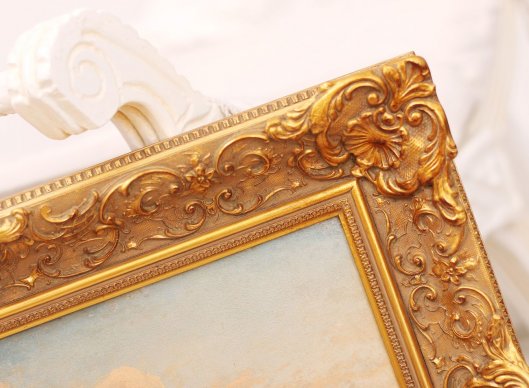 Jemný impresionistický ornament ozdobného blondelového rámu na obraze Hugo Ullika