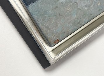 Vnitřní hrana plovoucího rámu se leskne pravým bílým zlatem