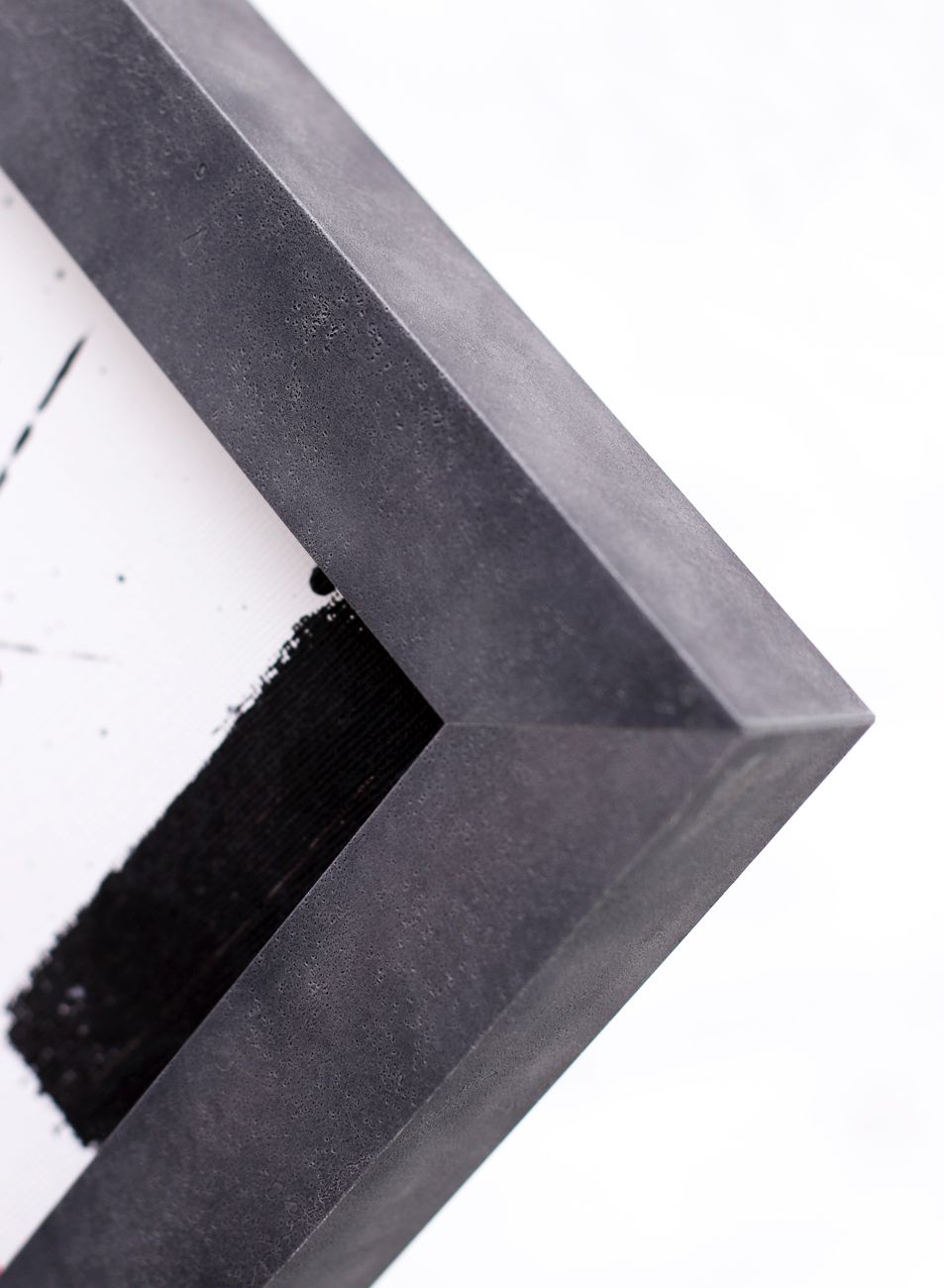 Industriální rámování obrazu do rámu vzhledu šedého betonu | © Rámařství Frame it