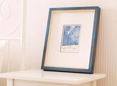 Barevné rámování PF Jiří Anderle 2000 (ebru) do modrého rámu a modro bílé pasparty