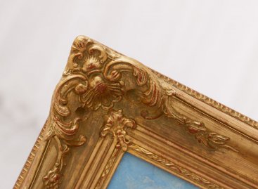 Rohový ornament na tradičním českém blondelu s částí obrazu krajiny Oty Bubeníčka