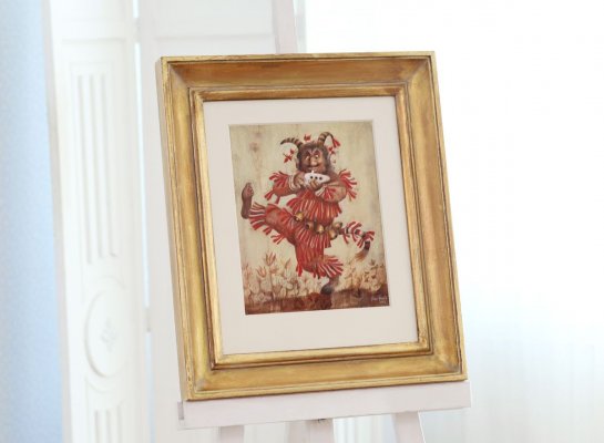 Obraz Karla Franty Čert hraje na okarínu v zakázkovém profilovaném rámu s patinovaným zlatem, muzejním sklem a muzeální paspartou