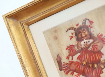 Detail zlaceného zakázkově vyrobeného dřevěného rámu a muzeální pasparty s obrazem Karla Franty Čert