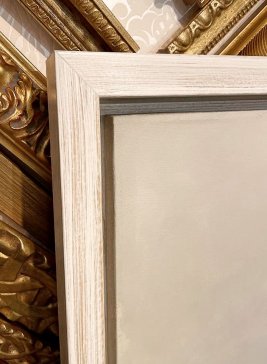 Moderní plovoucí float rám s širší pohledovou hranou v bílé barvě