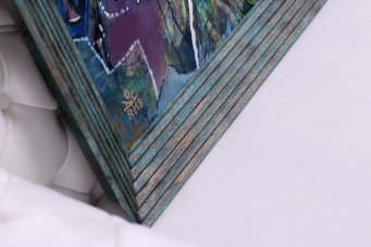 Luxusní rámování obrazu na plátně v industriálním stylu starého bronzu - detail