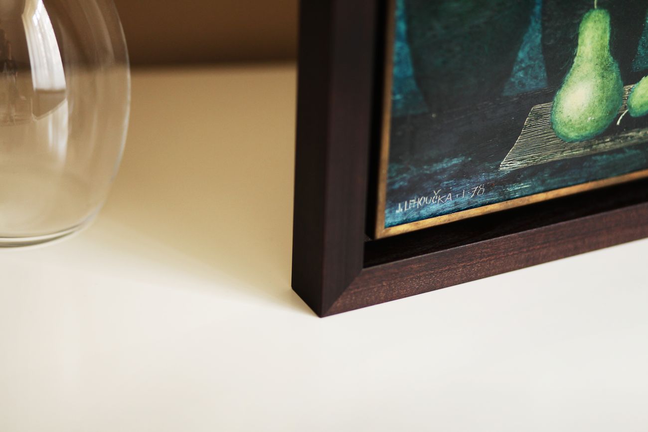 Tmavý plovoucí rám Wengé na obraz na plátně - detail