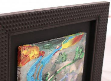 Plovoucí rám dá vyniknout i malbě na bocích obrazu