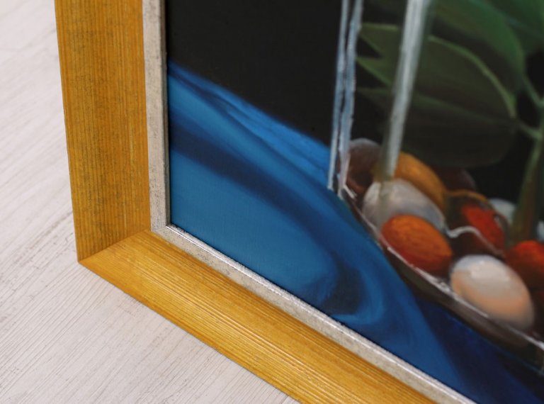 Obrazu na plátně od Kláry Sedlo, Rostlina odjinud VII ve žlutém rámu se stříbrem - pohled na roh rámu