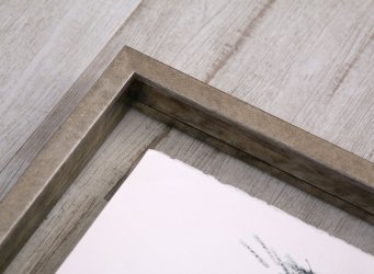 Prostorové rámování se dvěma skly a levitujícím obrazem na papíře