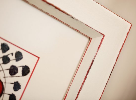 Detail rámu a pasparty s červenou ořízkou na grafickém listu zrůdička