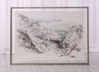 Prostorové 3D rámování obrazu na papíře do stříbrného rámu mezi dvě skla