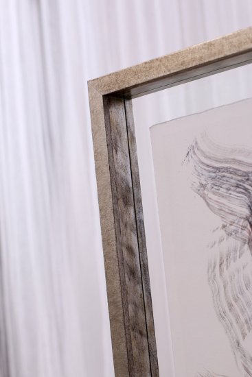 Ostříbřený vnitřek rámu pro prostorové 3D rámování obrazu na papíře mezi dvě skla