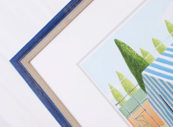 Patinovaný italský rám v modré barvě s bílou linkou na obraze Tomáše Bíma Moet