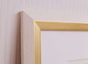 Zakázkově vyrobený bílo zlatý italský rám obrazu Tomáše Bíma Žlutá Teepee