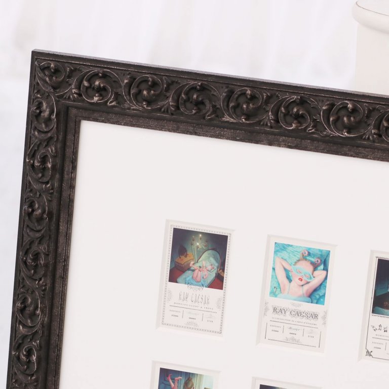 Rámování šesti obrazů Ray Caesar do pasparty s více výřezy a černým ornamentálním rámem