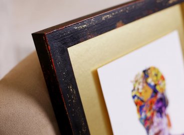 Díky hlubokému kazetovému rámu je na paspartě zajímavý stín