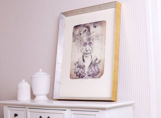 Luxusní rámování litografie Einstein Oldřicha Kulhánka do moderního rámu v elegantním interiéru