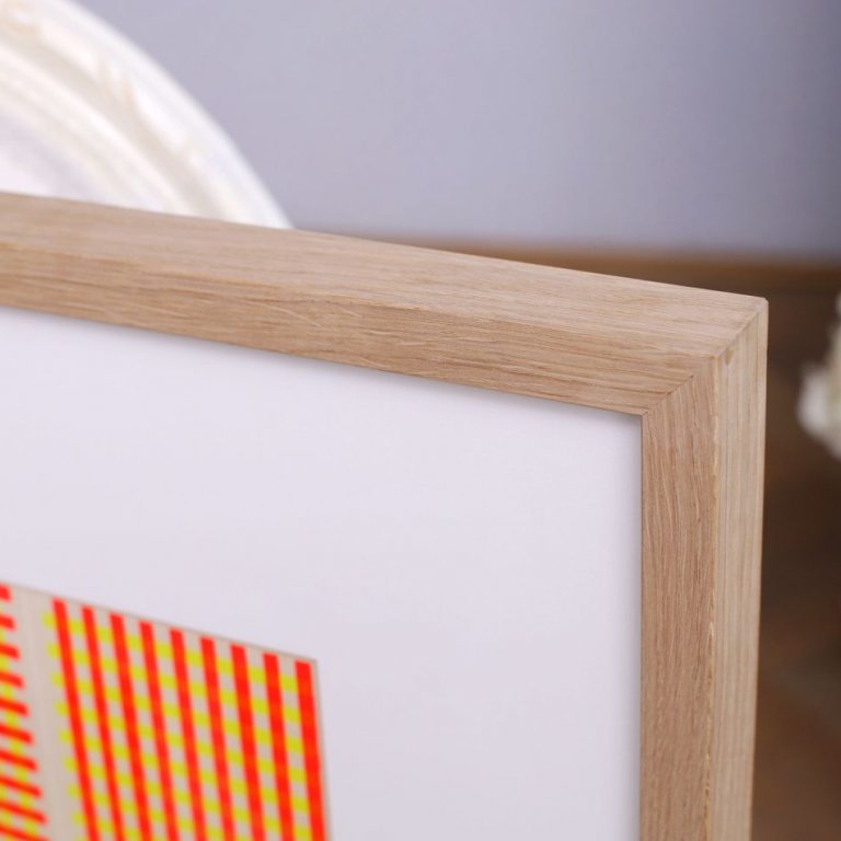 Minimalistický dubový rám pro oboustranné rámování serigrafie Ivan Picelj