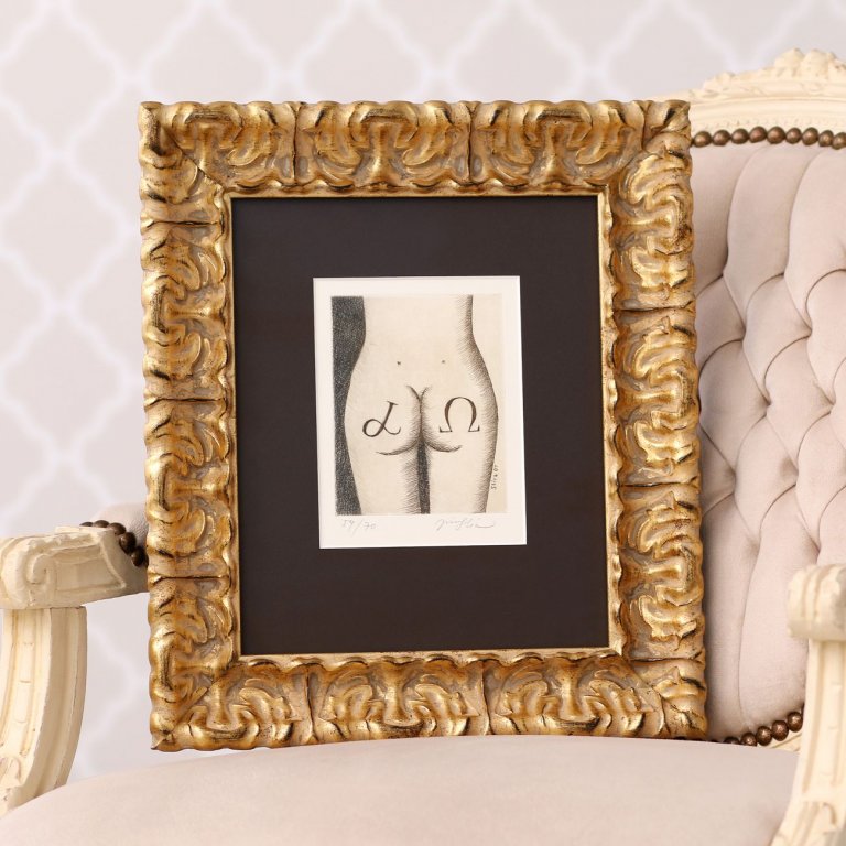 Výrazné ornamentální rámování leptu Jiřího Slívy Alfa a Omega do zlatého barokního rámu