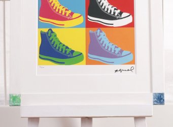 Rámování obrazu Andy Warhol Converse detail dolních barevných rohů rámu