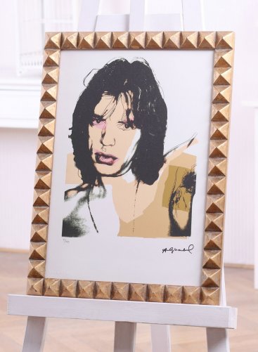 Neobyčejný moderně vyřezávaný zakázkový rám s pyramidami na serigrafii Andy Warhol Mick Jagger