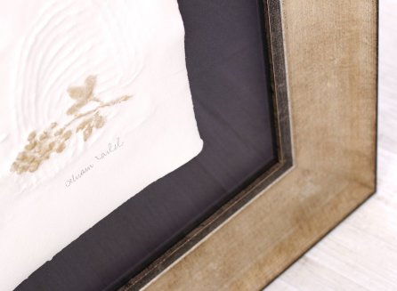 Prohloubený stříbrný rám na prostorové rámování obrazu Olbrama Zoubka - detail