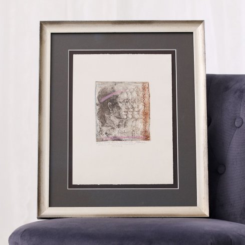 Rámování leptu Jiřího Anderleho Dívka s růžovou stuhou s dvojitou tmavou paspartou a stříbrným rámem