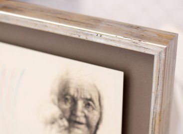 Úzký stříbrný rám s prostorovým efektem pro obraz obraz Jiří Anderle Tři Generace