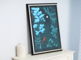 Tisk Michala Bačáka Bažant ve Stromovce 50x70 cm v subtilním rámu v modrém designu schůdků ve stříbře a tmavohnědé barvě 