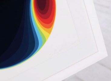 Rámování tisku Jan Kaláb Left vs Right do bílého matného rámu a bílé pasparty