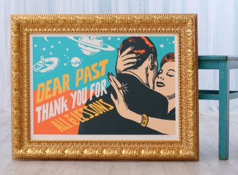 Výrazné rámování tisku Pasty Onera Dear Past do širokého zlatého ornamentálního rámu v pop artovém glamour stylu
