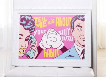 Růžový obraz Pasta Oner Silly Habits v bílém ornamentálním popart rámu s barokním ornamentem