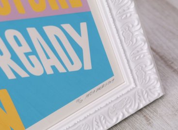 Bílý lesklý ornamentální rám na obraz Pasty Onera pro následný prodej