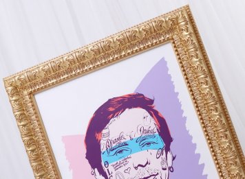 Serigrafie Pasty Onera Václav Havel z roku 2022 ve výrazném zlatém rámování