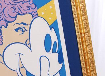 Výrazný zlatý rám obrazu Pasty Onera I´m the only s  modrou paspartou