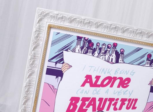 Výrazný zakázkový rám s ornamentem může zůstat zcela bez pasparty