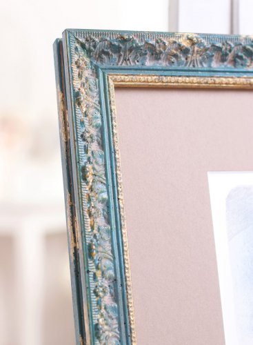 Detail ornamentu tyrkysově modrého rámu s obrazem Jiřího Suchého Štědrý den