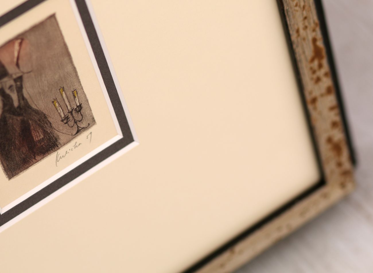 Rámování obrazu Kulička kombinující hnědou a krémovou paspartu | © Rámařství Frame it.cz